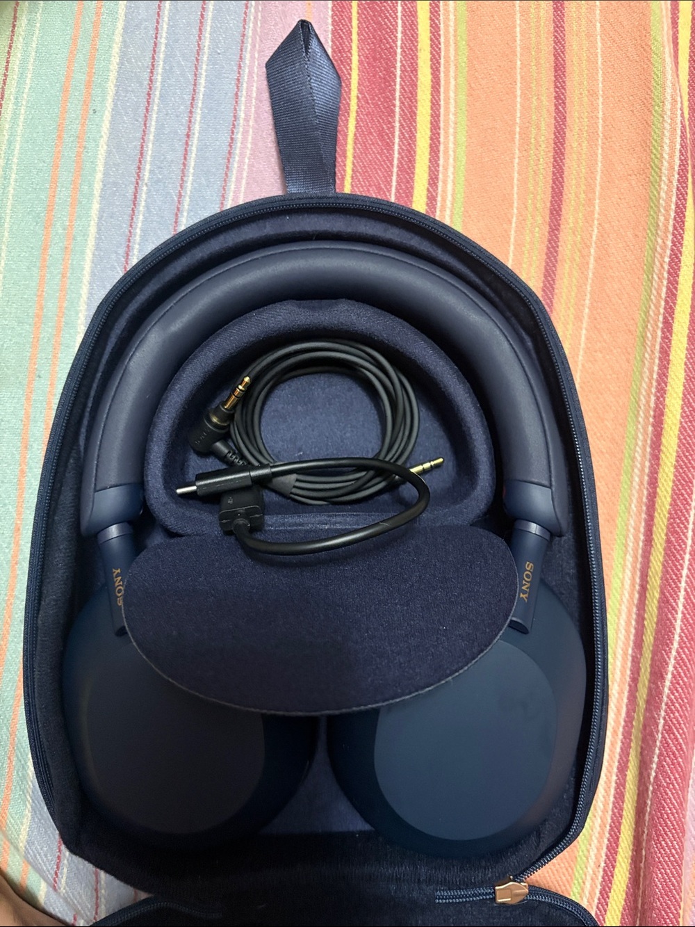 Sony Navy Blue Over-Ear Wireless Headphones with Carrying Case( Sony WH-1000XM5)